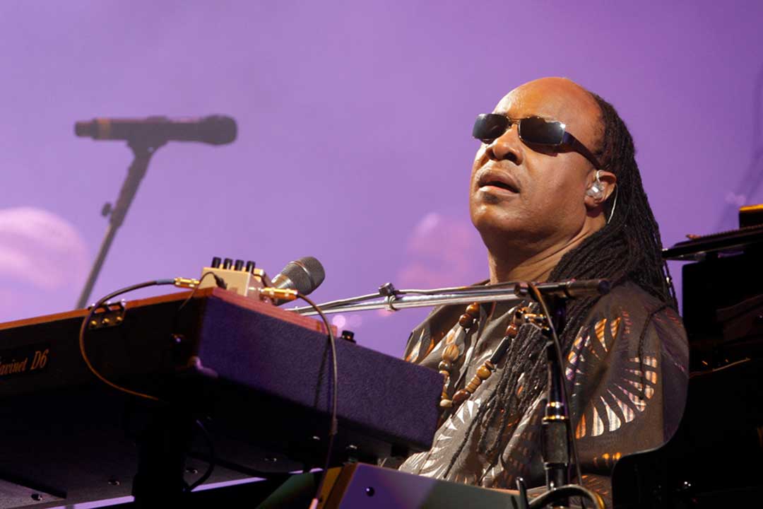 Стиви уандер лучшее. Стиви Уандер. Стиви Уандер фото. Stevie Wonder - Live at Glastonbury 2010.