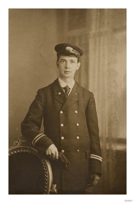 Papers re seafarers Kenneth Rolston, Radio Officer and Robert George Rolston, Engineer. card
