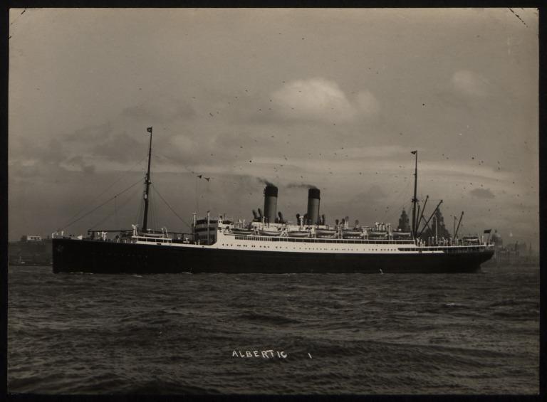 Photograph of Albertic (ex Ohio), White Star Line card