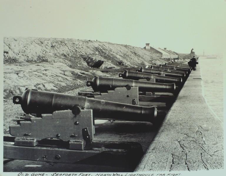 Photograph of Old Guns at Seaforth Fort card
