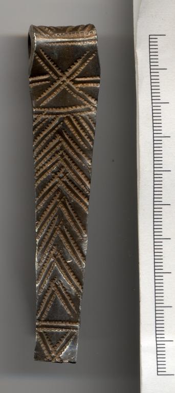 Bracelet with serrated bar stamp diagonally chevrons card