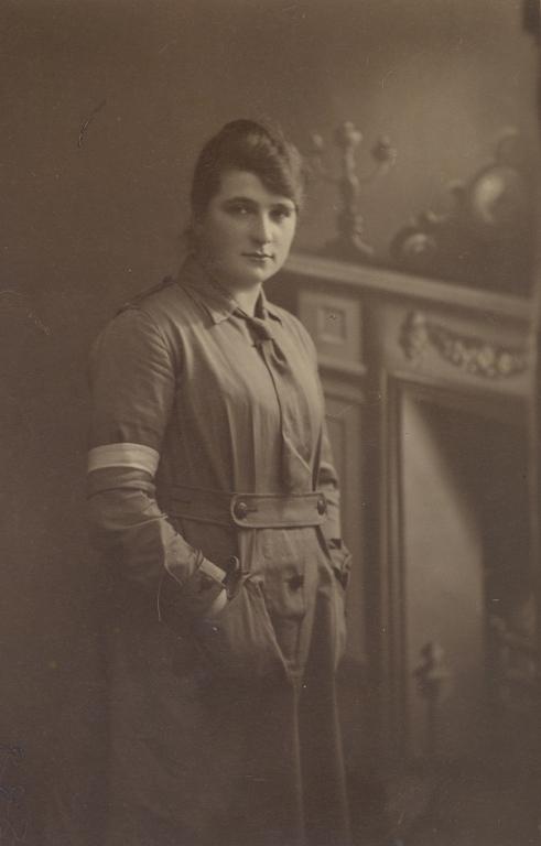 Isabella Fernandez (nee Innes) in Army Signals Uniform card