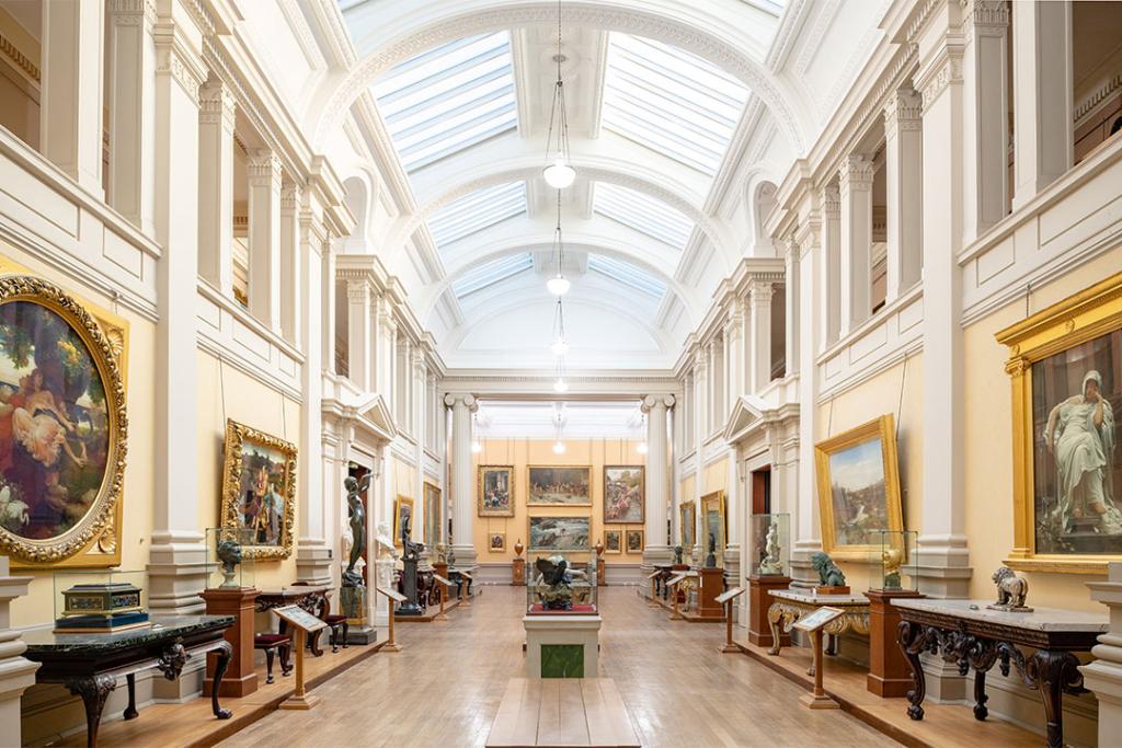 Paintings in the main hall