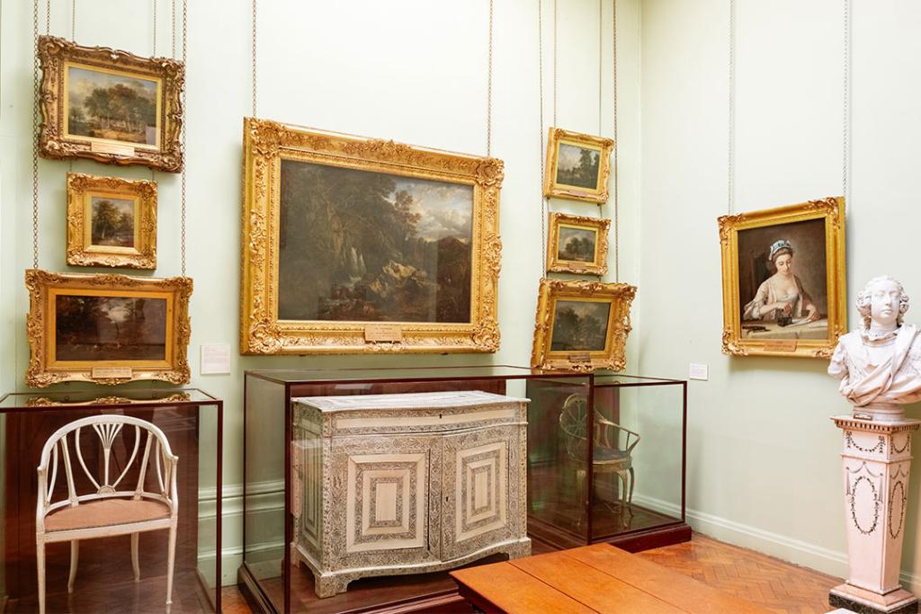 Paintings in room 22